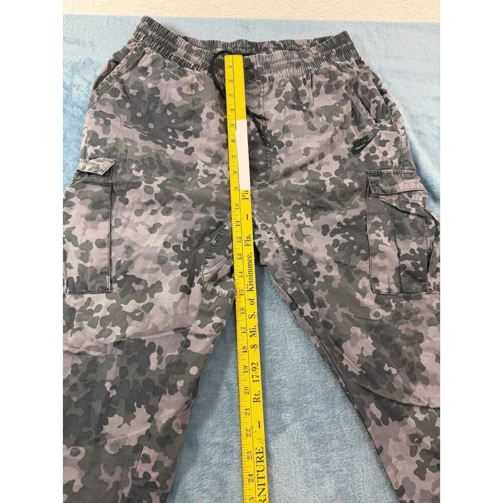 Nike Club Woven Cargo Joggers Mens Medium M Gray Camo Digital Camouflage 636225
